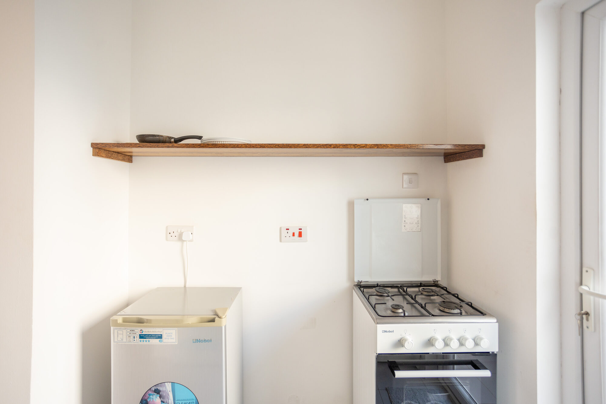 Kitchen with cooker and fridge